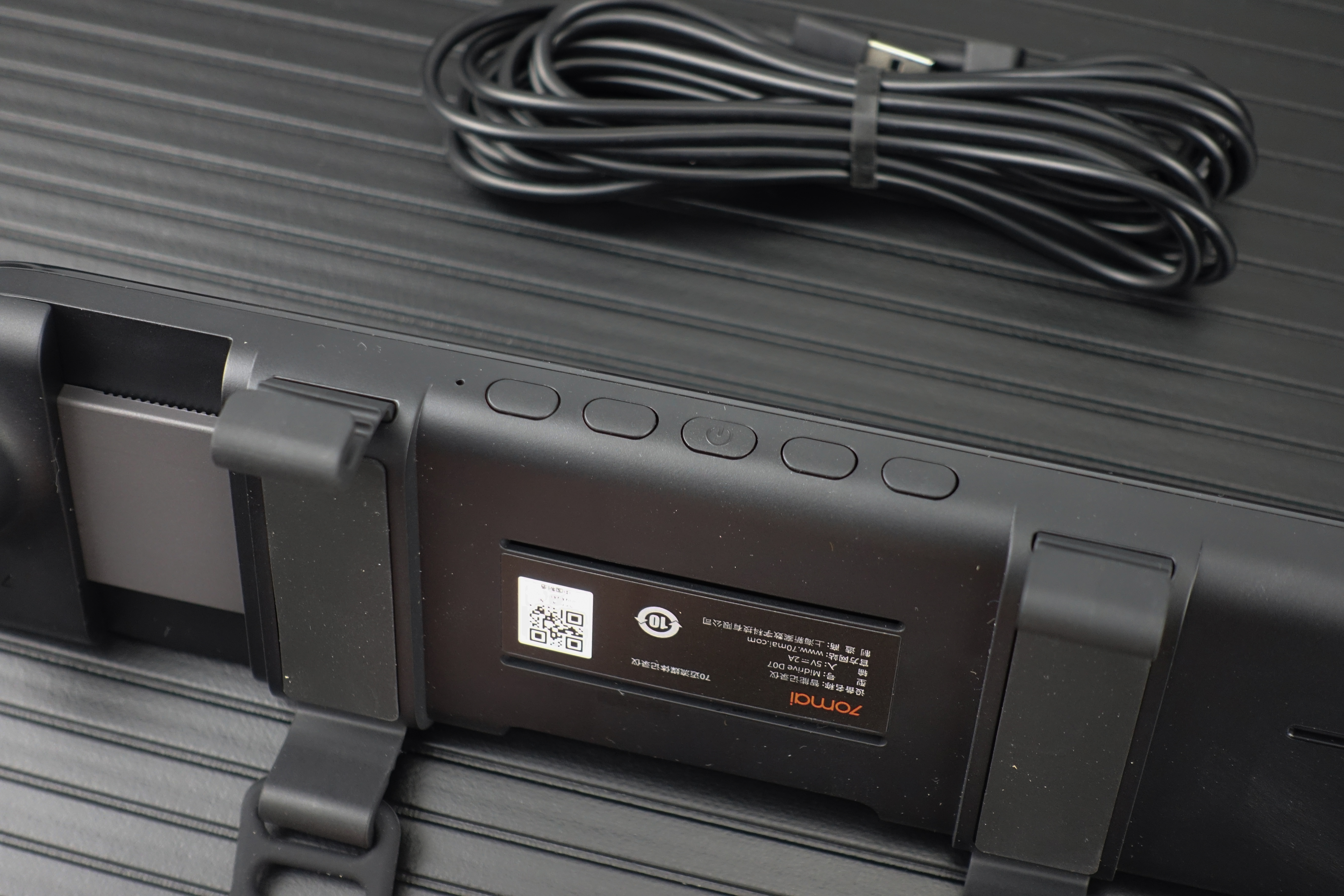 雨天流媒体摄像头看不清,前后双摄记录仪雨天效果