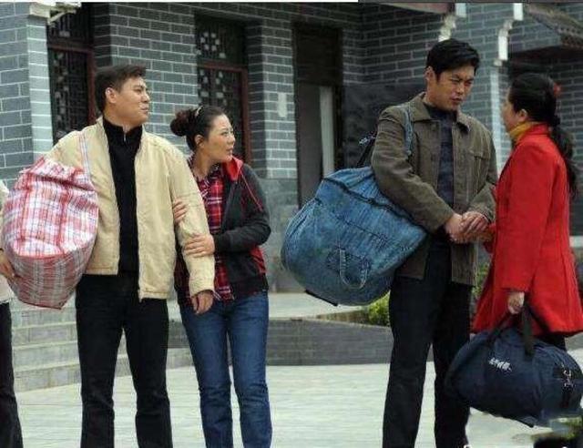 农民工过年回家老板拖欠工资？三种方法帮你处理，一个人都跑不了