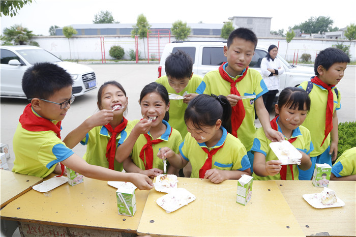 六一儿童节献爱心慰问活动,关爱困境儿童六一慰问暖童心