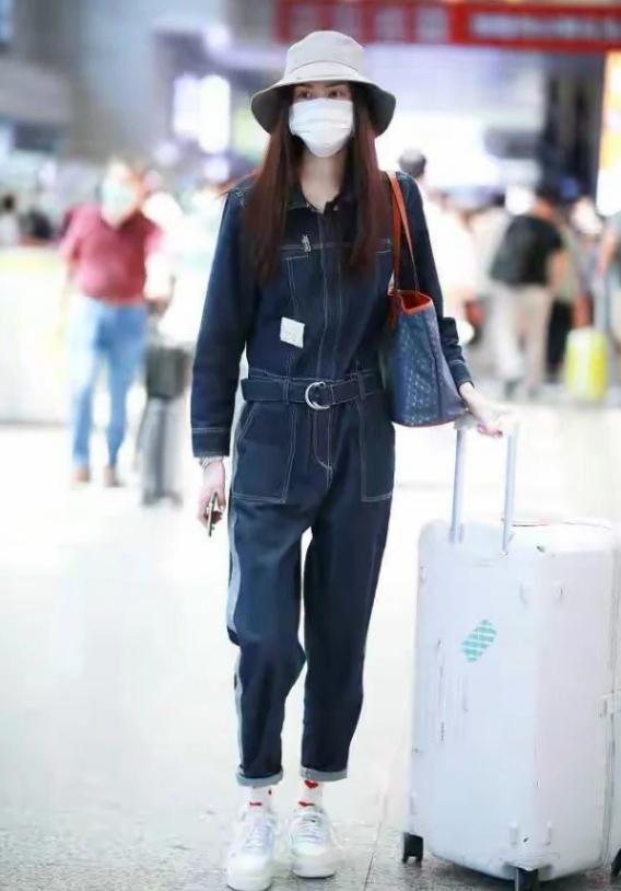 何穗身材苗条穿什么衣服都显瘦,何穗紧致裤子搭配