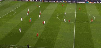 c罗再现惊人弹跳有多高,年轻的c罗有多能过人