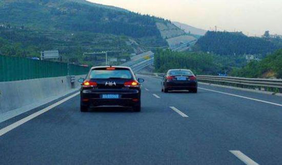 高速上遇到碰瓷怎么处理,在高速上遇到碰瓷的怎么办