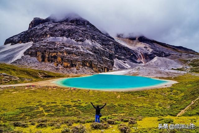 关于四川名胜古迹的五副对联,四川的名胜景点的对联赏析