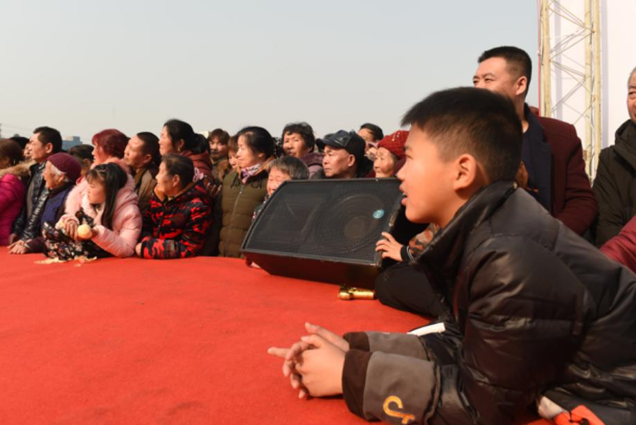 广元市老城小西街嘉陵广场,看看广场有多热闹