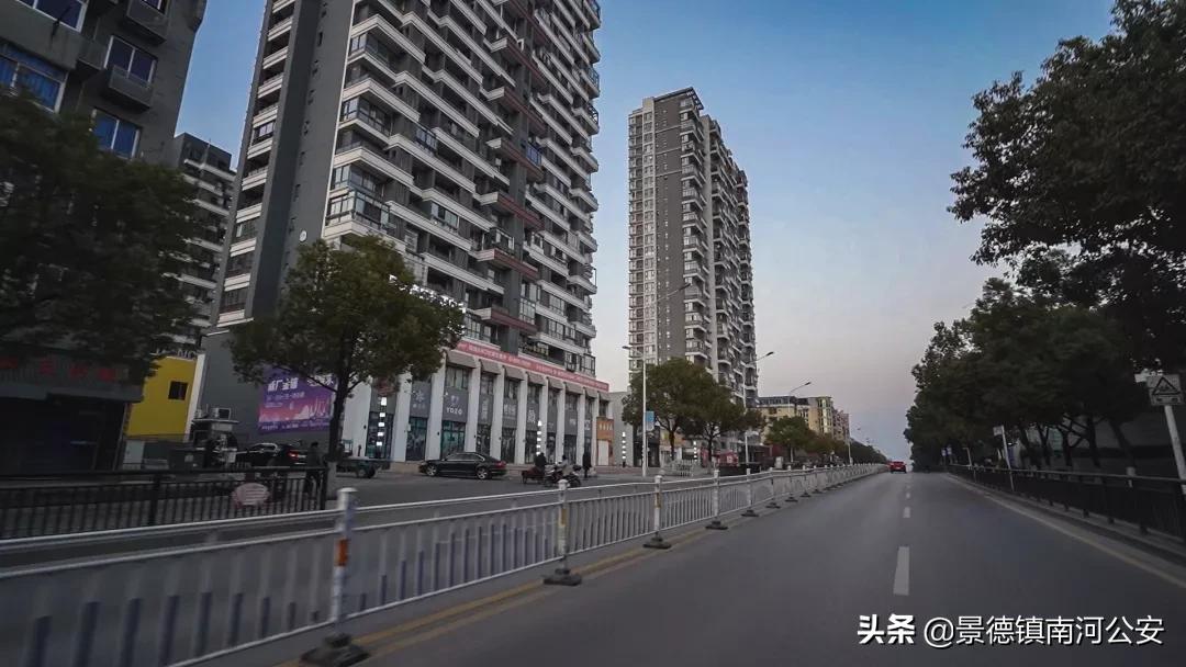 疫情之下纪实摄影,疫情镜头下的生活瞬间