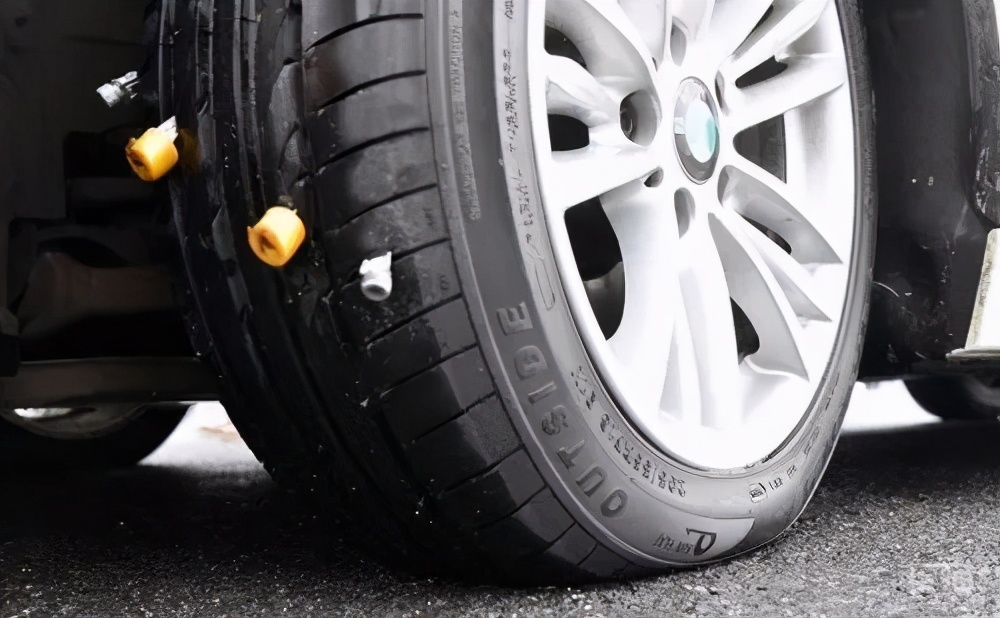 轮胎刮伤严重，就不能用了？别被4S忽悠换胎了