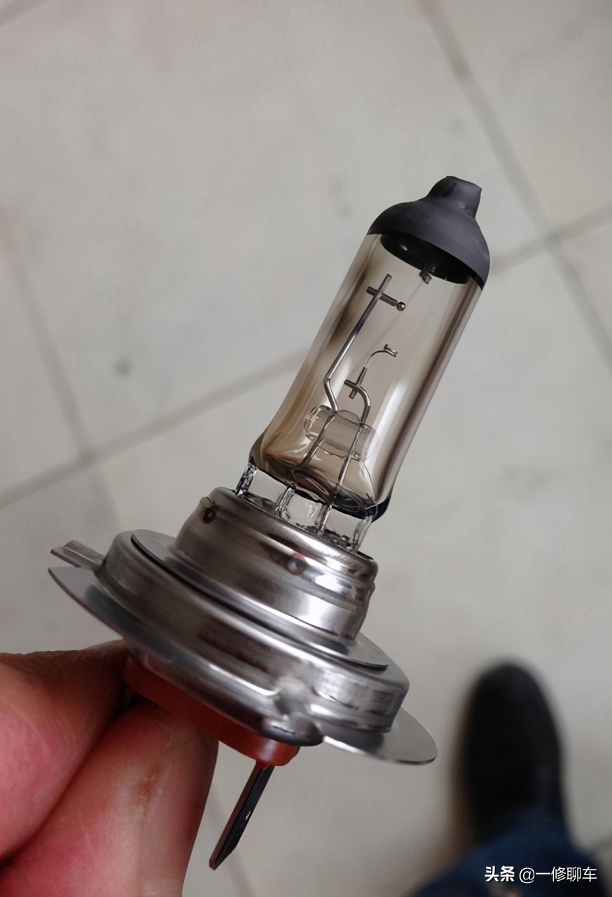 卤素大灯什么品牌好,汽车卤素灯泡好不好