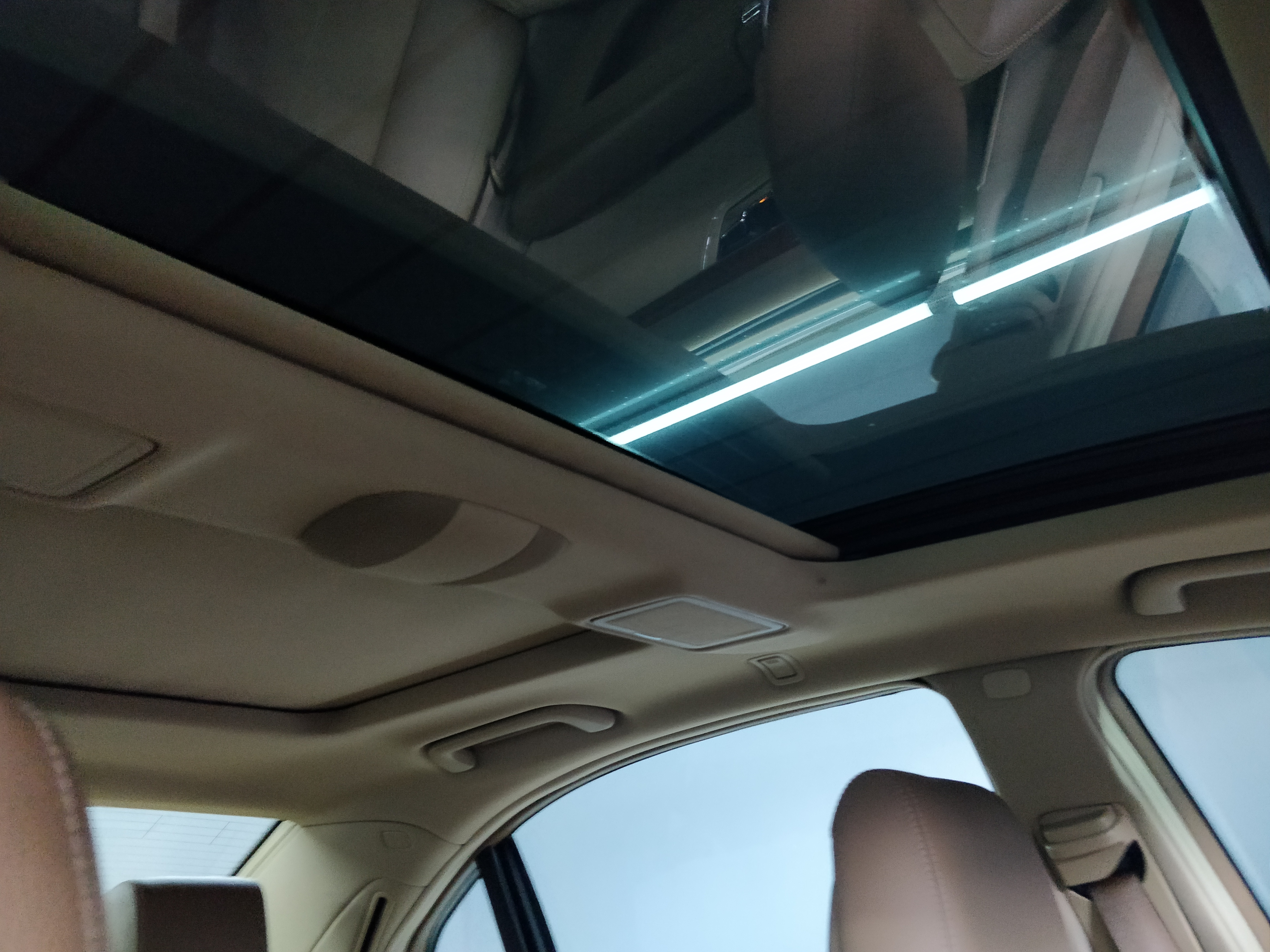 奔驰s300检测插口在哪,奔驰s300老改新能年检吗