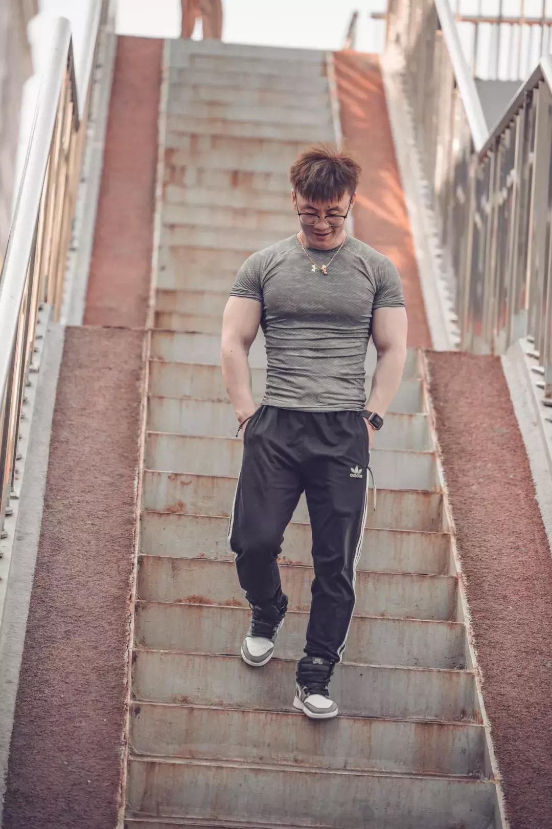 30岁转行健身教练太晚了,27岁当健身教练五年竟然还负债