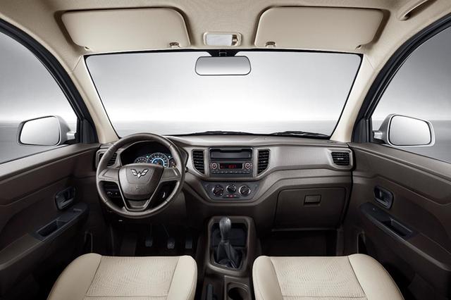 五菱宏光v5座劲取版什么配置,五菱宏光v19款劲享版落地多少钱