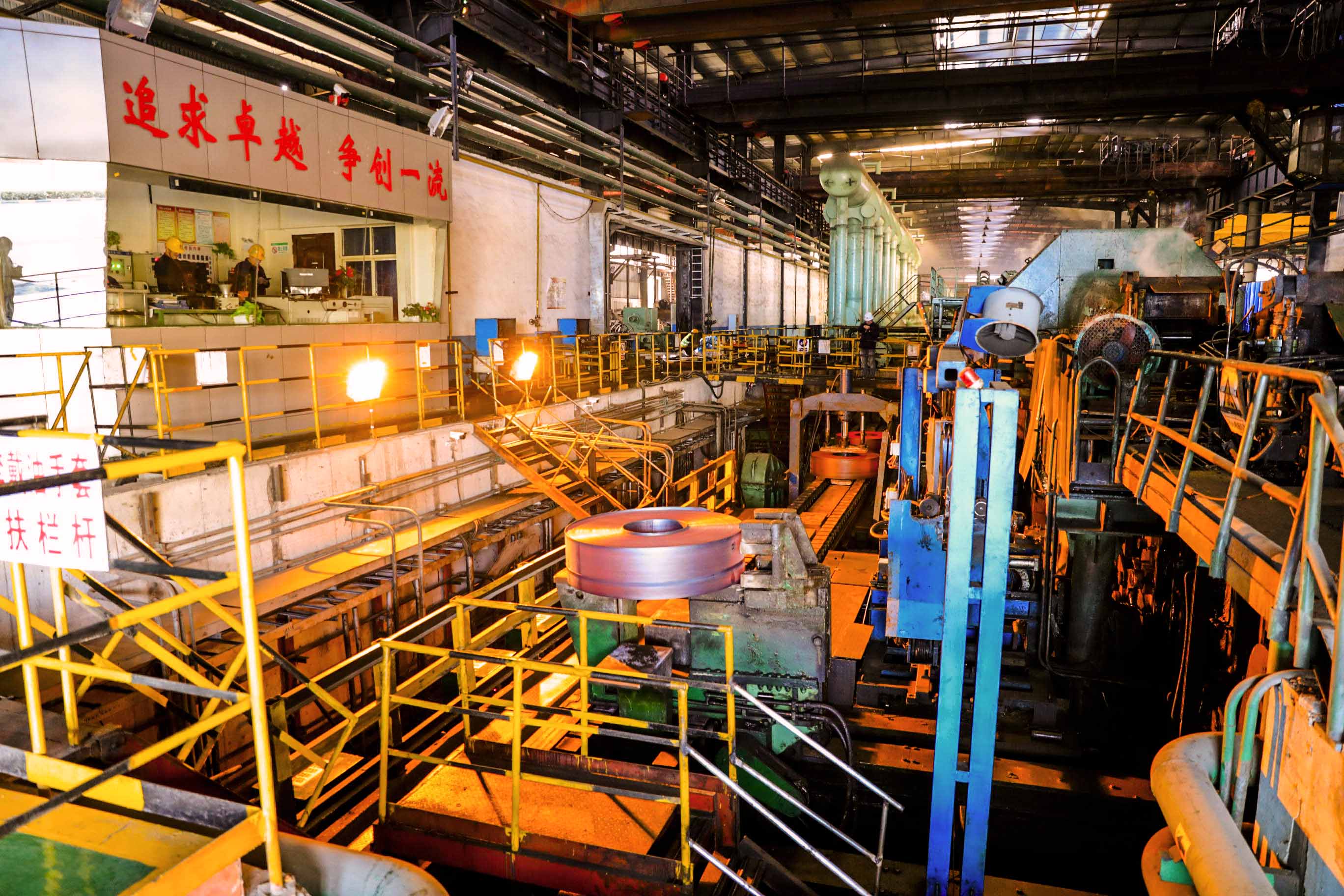 钢铁是怎样炼成的炼钢车间,钢铁是怎样炼成的钢铁厂