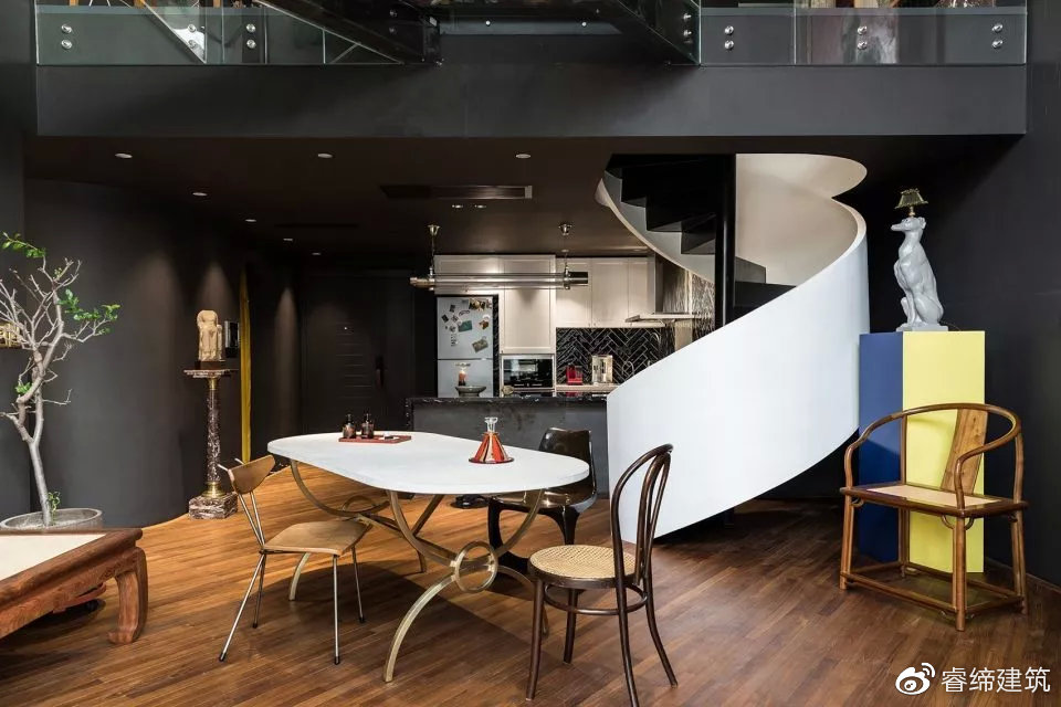 360度旋转楼梯的做法全过程,旋转楼梯和普通楼梯对比图片