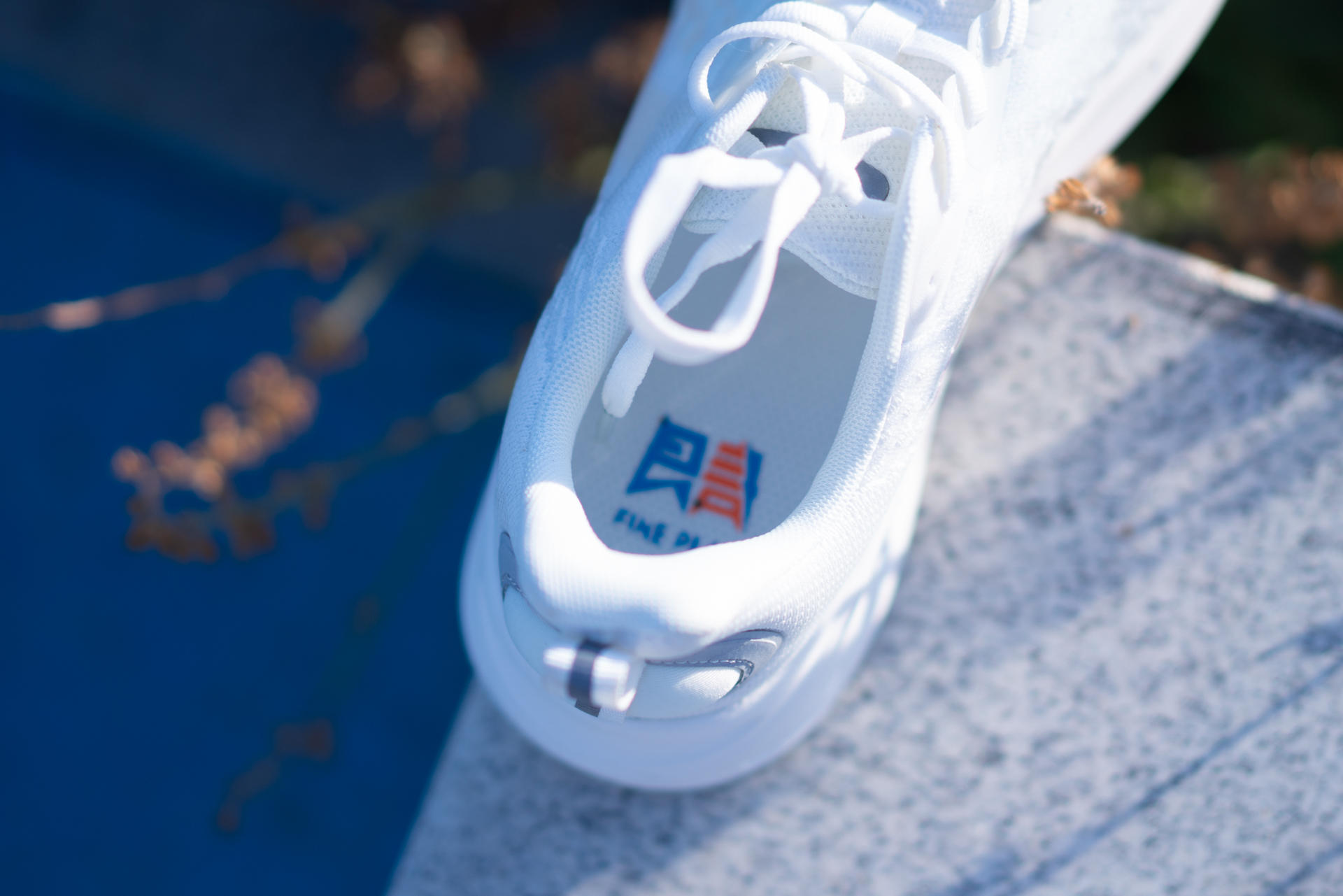 穿着变色鞋子是什么体验?——良计光变色鞋开箱