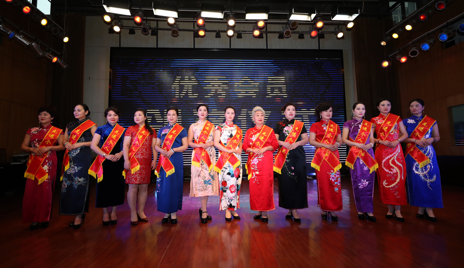 襄阳迎春晚会直播,襄阳市迎春联欢晚会精彩上演