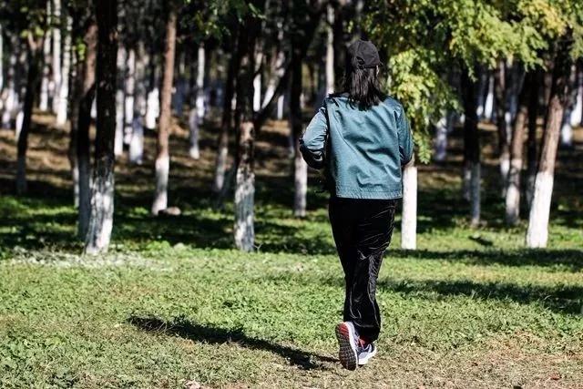 比另一半更能带来安全感的，居然是一双舞极限轻动鞋？