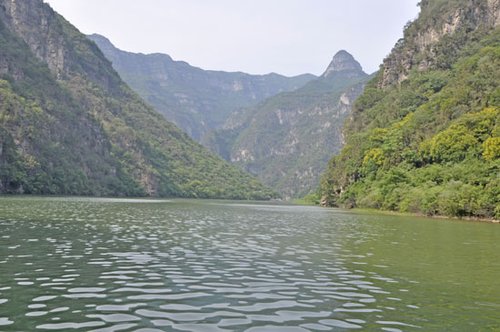 长江江底有种宝贝，要用吸金毯提取，专家说：这种淘金生意不能做