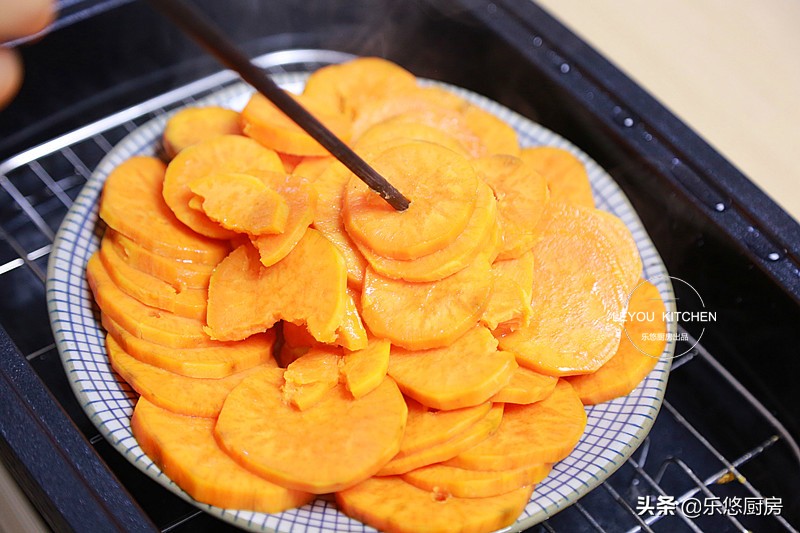 红薯饼怎样做才酥脆好吃,做红薯饼需要加什么配料