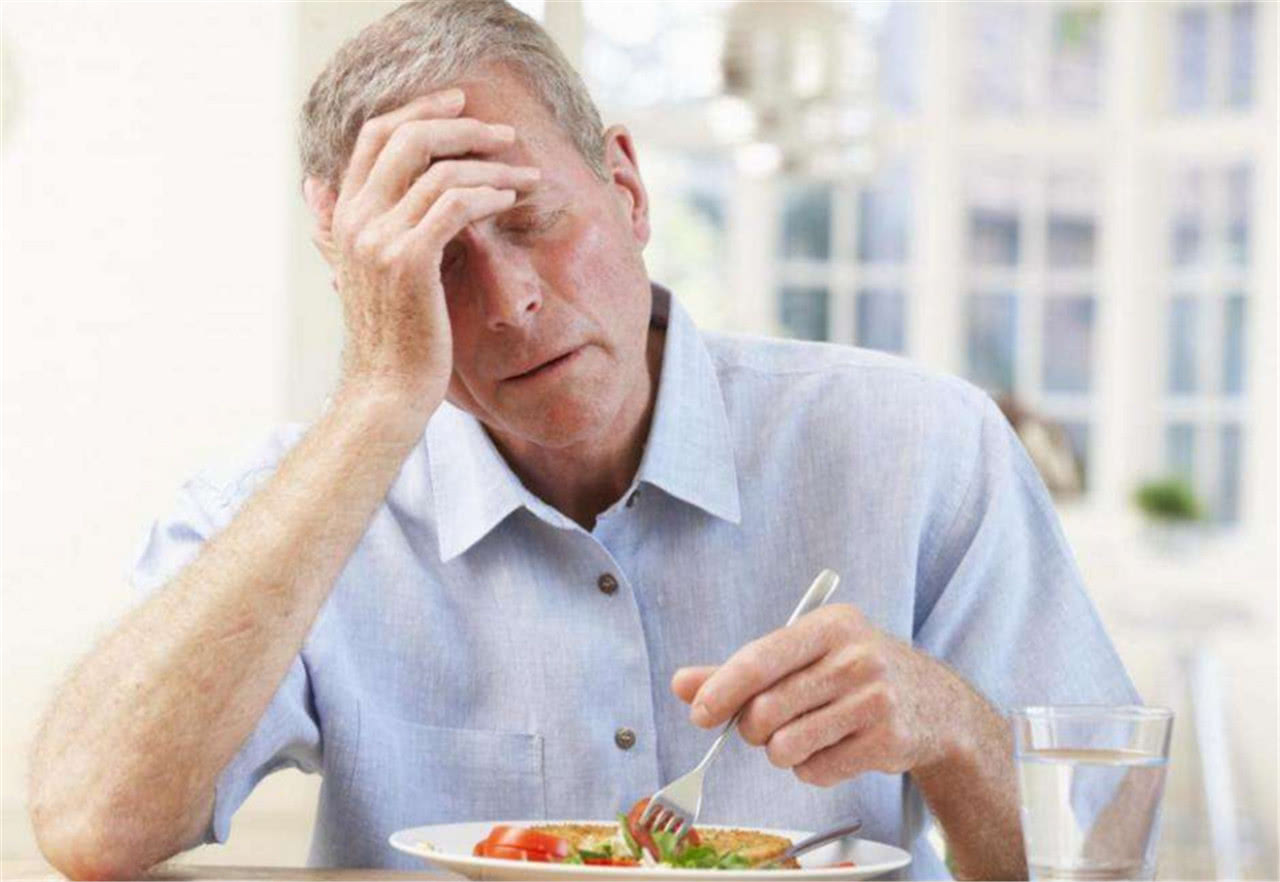 脾胃湿气重应该多喝水还是少喝水,湿气到底怎么来的