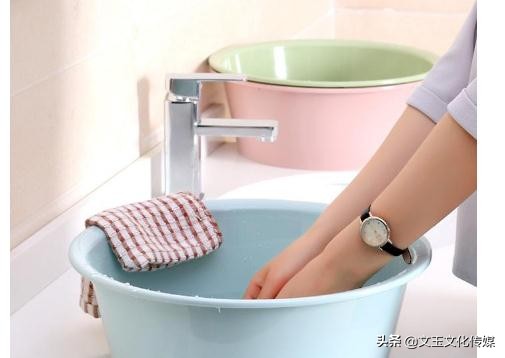 衣服的正确清洗方法视频,桑蚕丝衣服的正确洗法