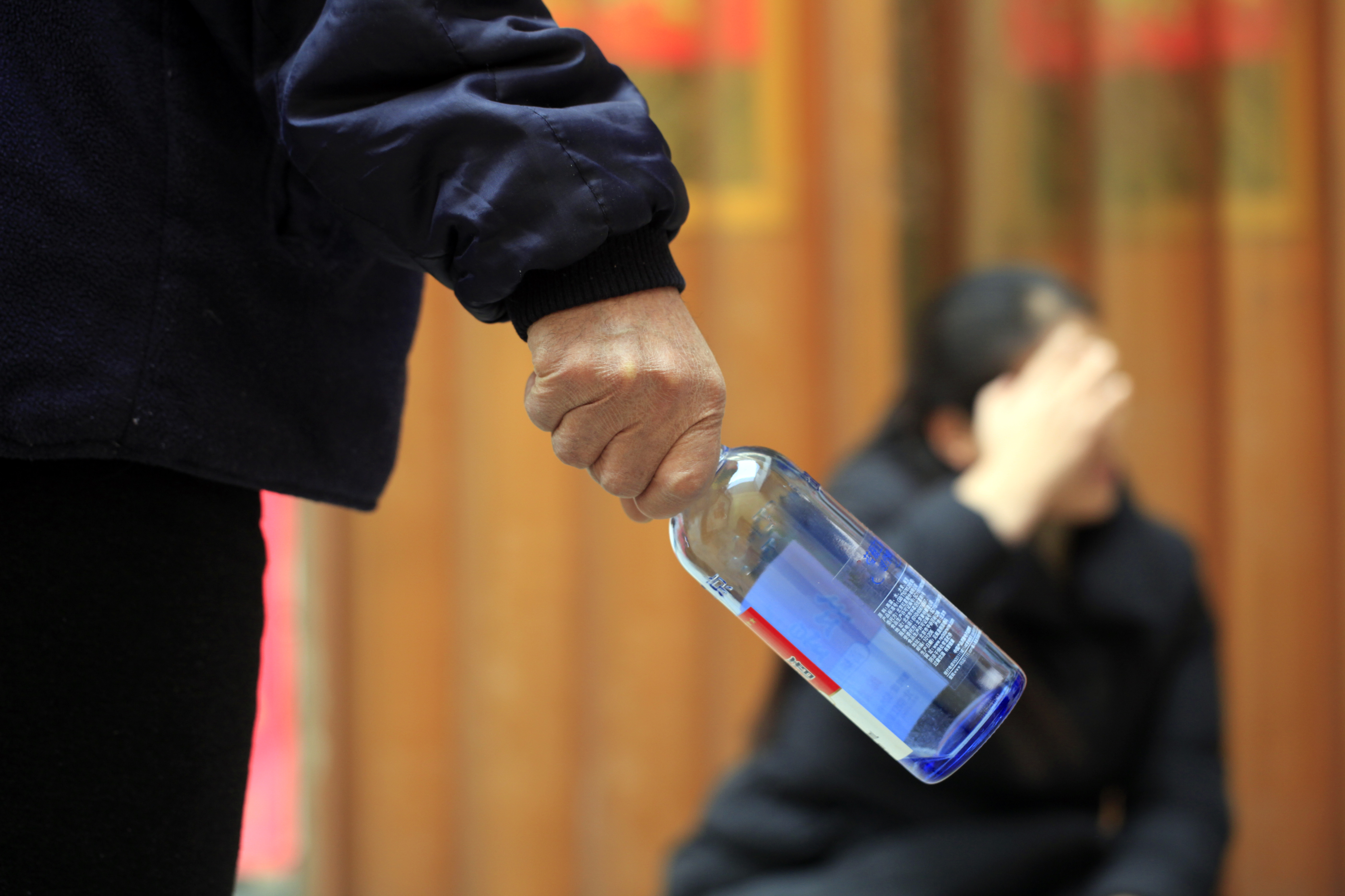 拒搭讪被打女子拒绝和解后续,女孩拒绝搭讪遭陌生男子暴打后续