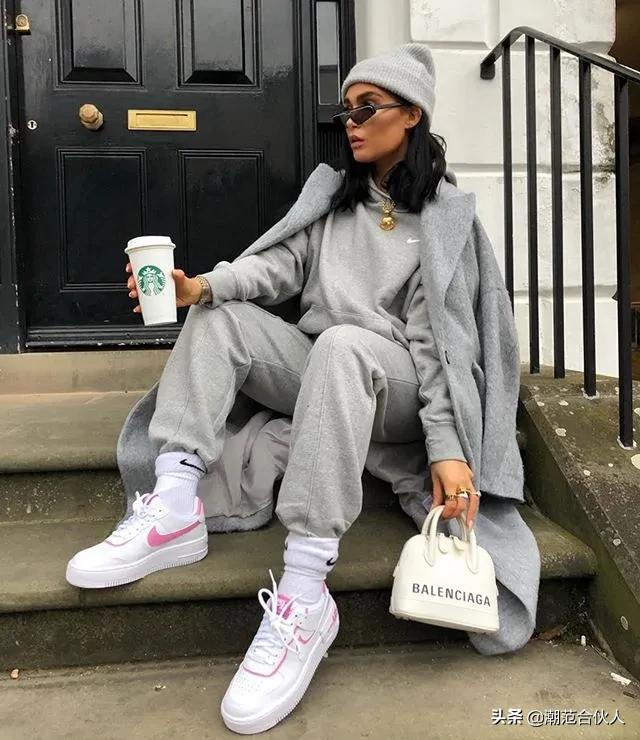 只会卖弄性感？实际上女sneaker的拍照姿势，那叫一个野