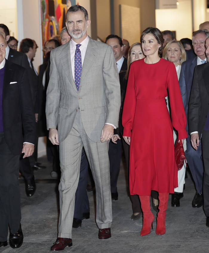 西班牙王后最新的穿搭,西班牙王后实力演绎花裙穿搭