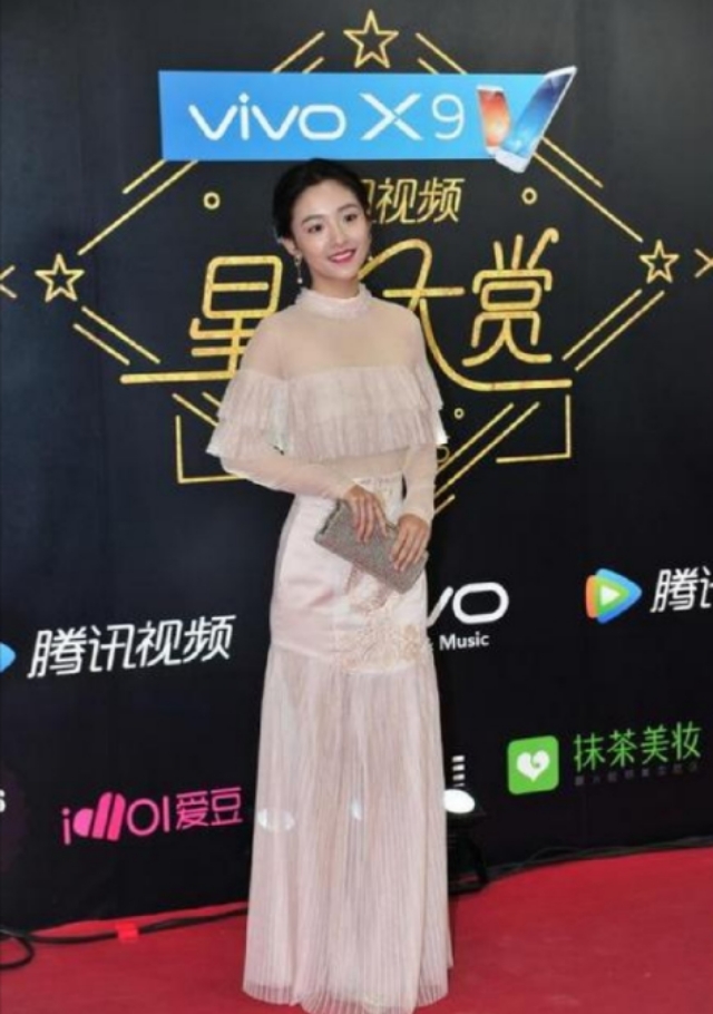 吴倩吊带连衣裙,吴倩裙装穿搭