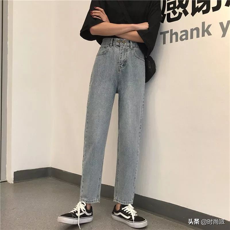 新款夏季阔腿牛仔裤穿搭复古风,秋冬窄版阔腿牛仔裤搭配