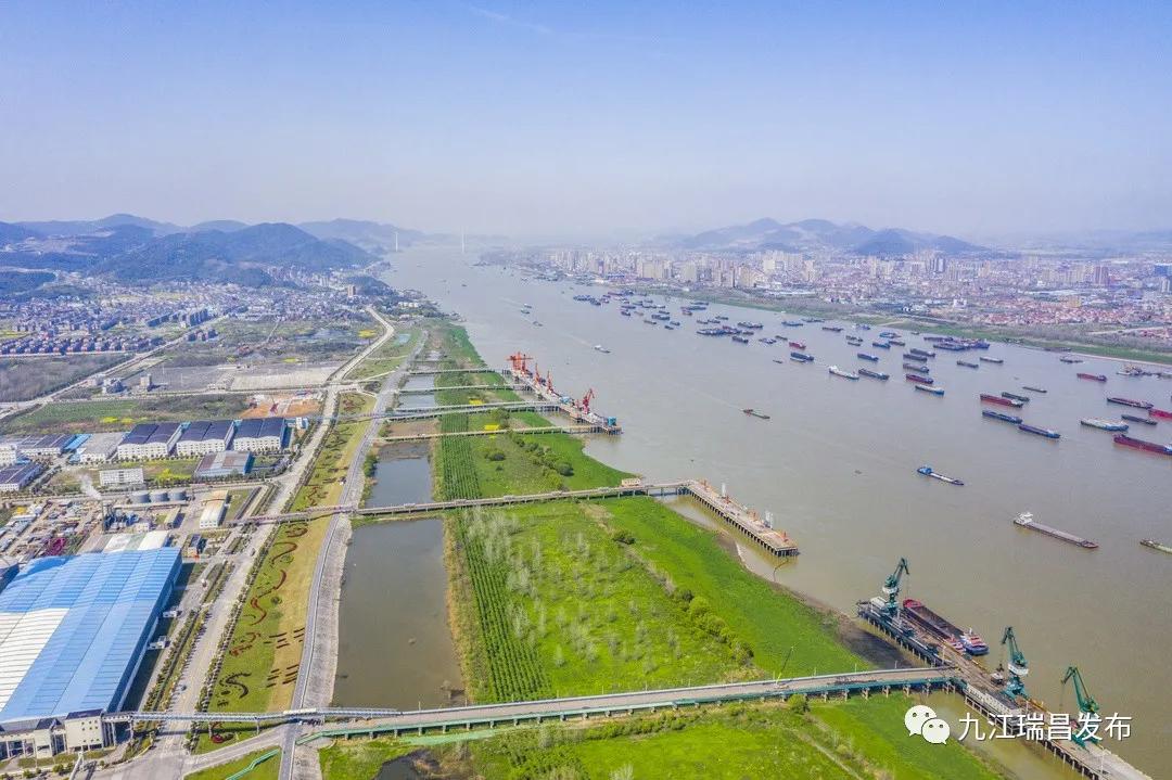 以奋斗姿态激扬前行力量,以奋斗姿态凝心聚力