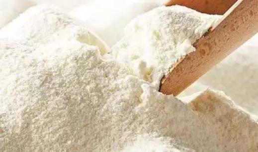 婴幼儿配方奶粉的各种营养素,奶粉和纯牛奶哪个营养成分比较好