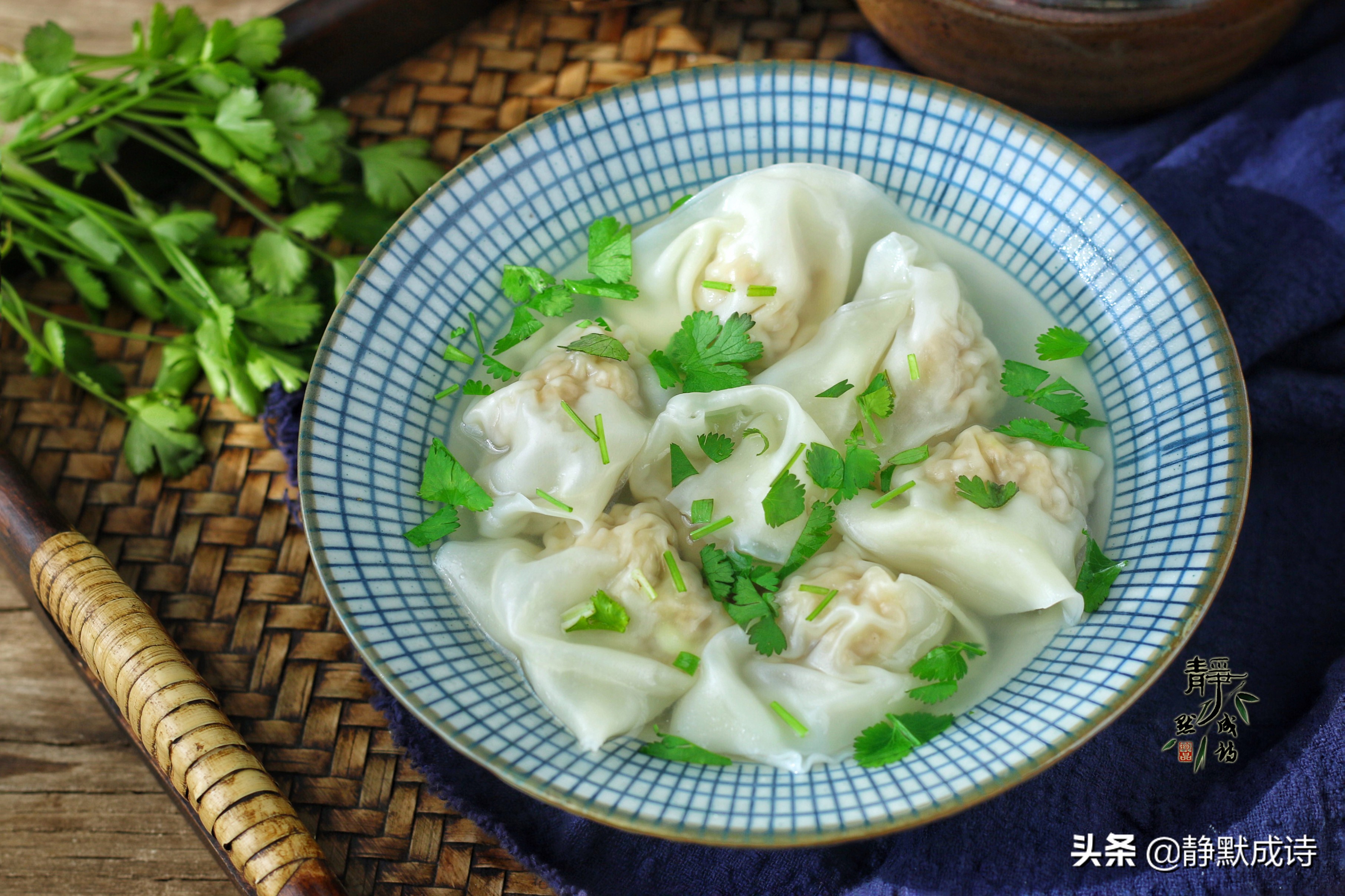 馄饨馅儿先放鸡蛋还是先放葱姜水,馄饨馅儿里面都需要放什么调料