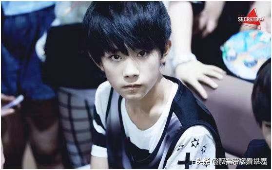 易烊千玺狗啃刘海“又奶又A”帅出新高度，这是什么神仙颜值！