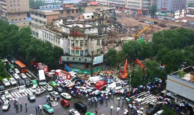 钟楼商圈现在怎么样了,曾经的钟楼商圈为何一去不复返