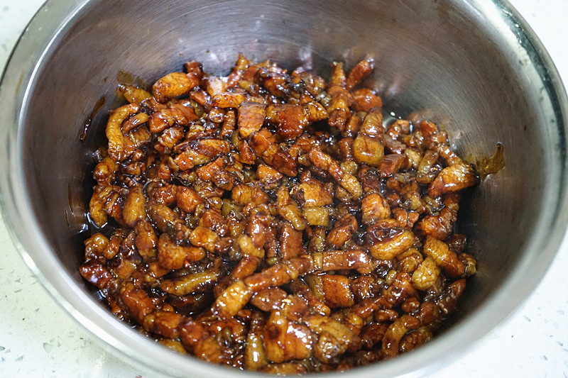 迎头伏学面食,这道全民大爱的酱肉包,配料调味都讲究,一看就会