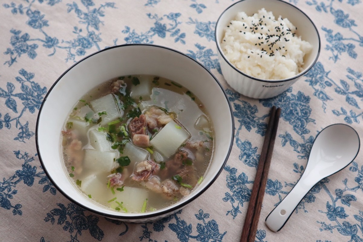 燕窝怎么熬汤好吃,鲜炖燕窝是很好的选择