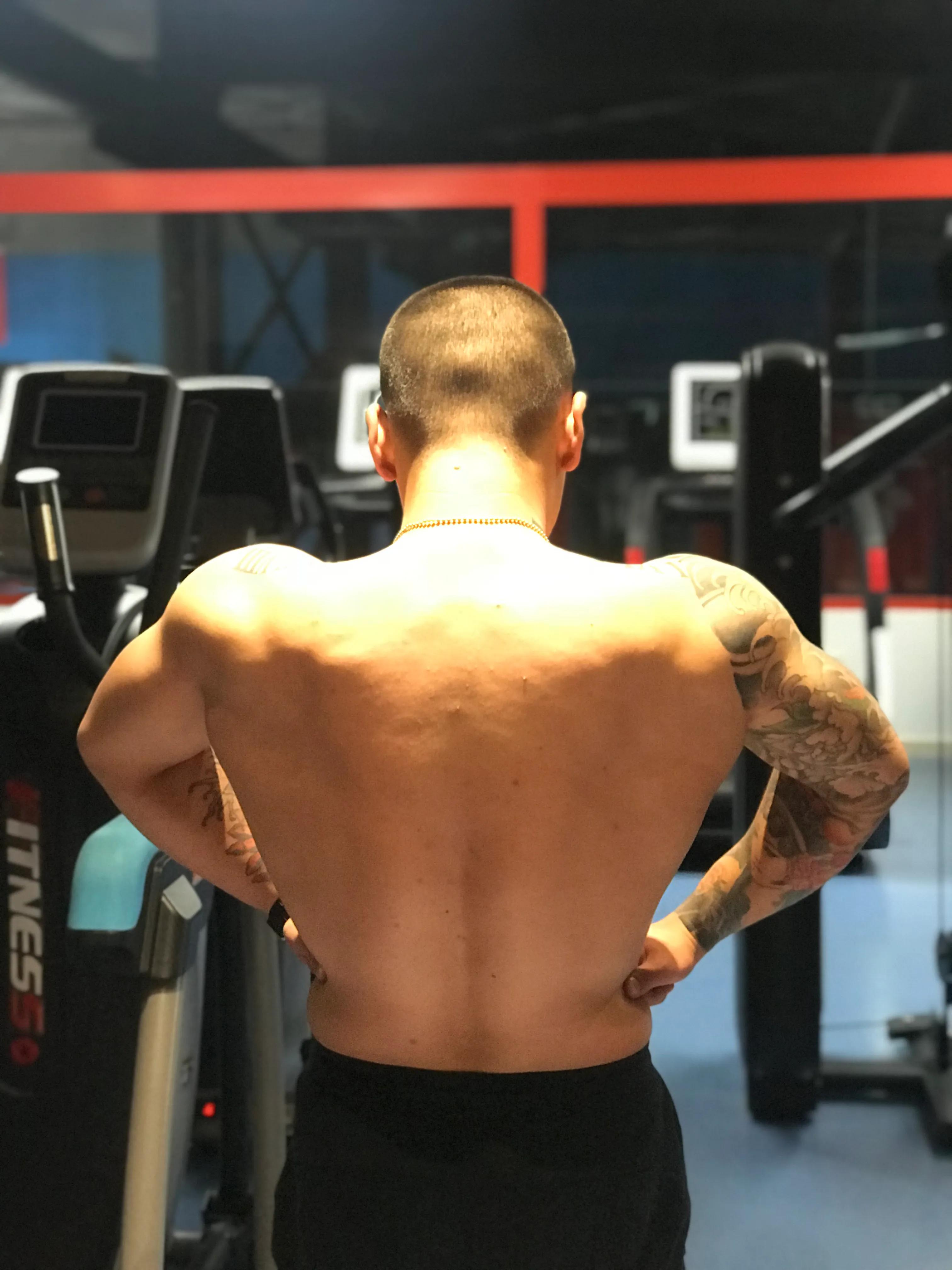 溜肩撑不起衣服怎么办,溜肩穿大衣不好看怎么办