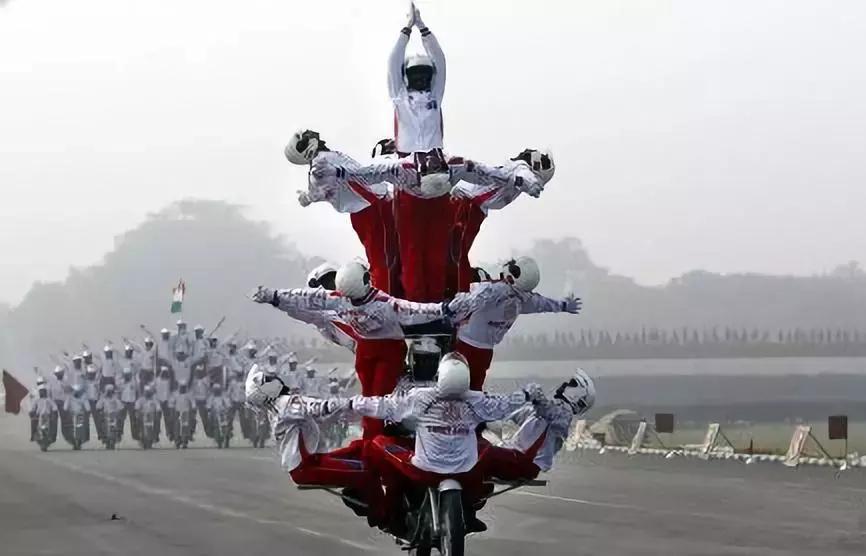 骑自行车耍红缨枪就能cos赵子龙？古代真正的骑马打仗什么样？