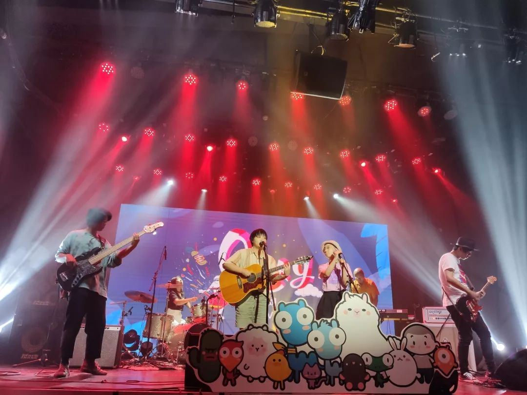 去哪儿网把记者拉下水现场做客服,记者:这真不是人干的活儿