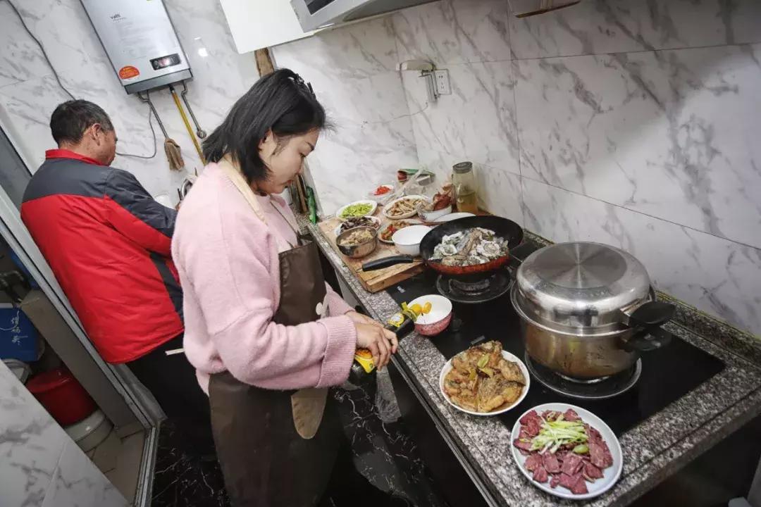 春节走访贫困户,走访新家人