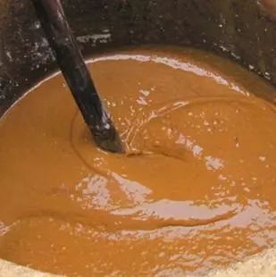 东北人一日三餐都离不开蘸酱菜,东北黄豆酱最快捷的自己在家做法