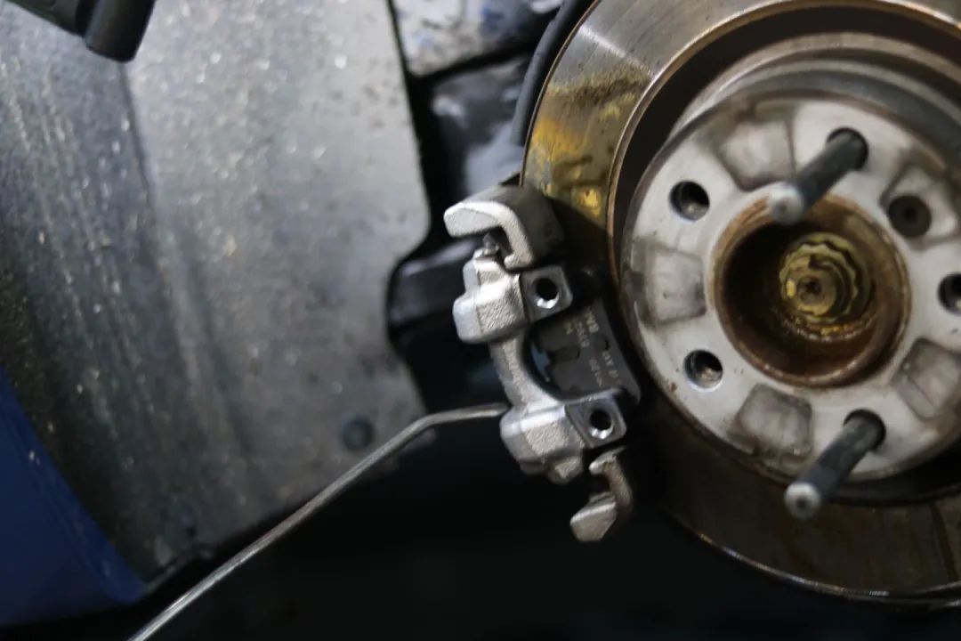 怪兽改造跑车视频,宝马f20120改装