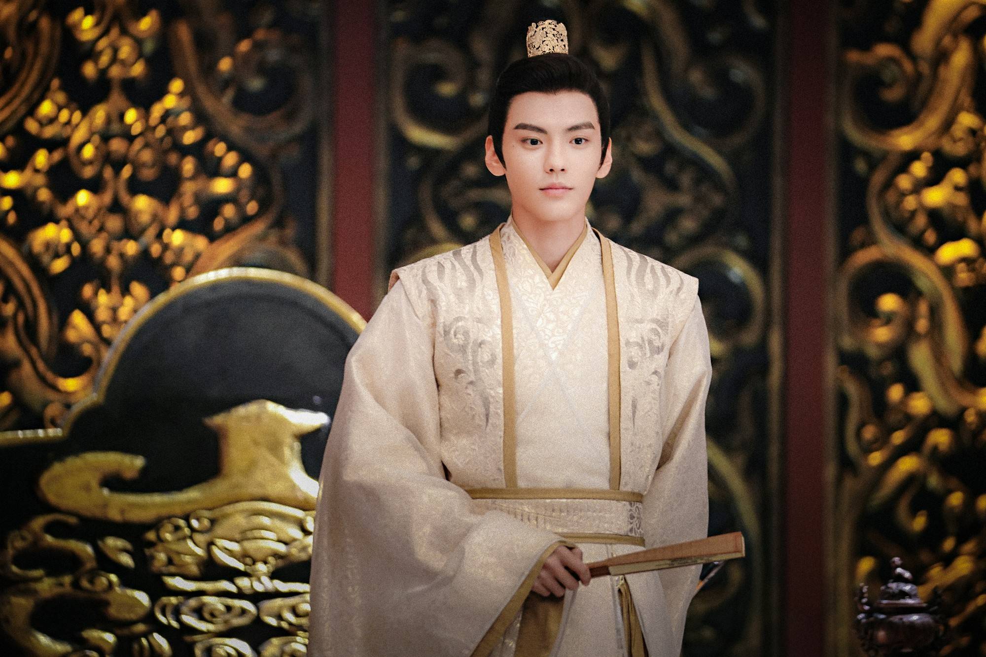 毕雯珺新戏开播原著抢先读,厉嘉琪毕雯珺小女霓裳高难度吻戏