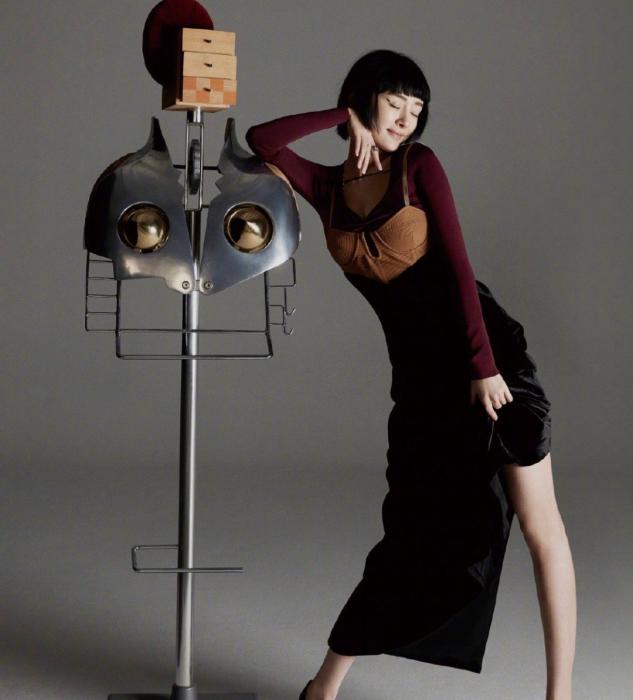 女士头发多又厚适合哪种减龄短发,中年妇女发型短发40-50岁方形脸