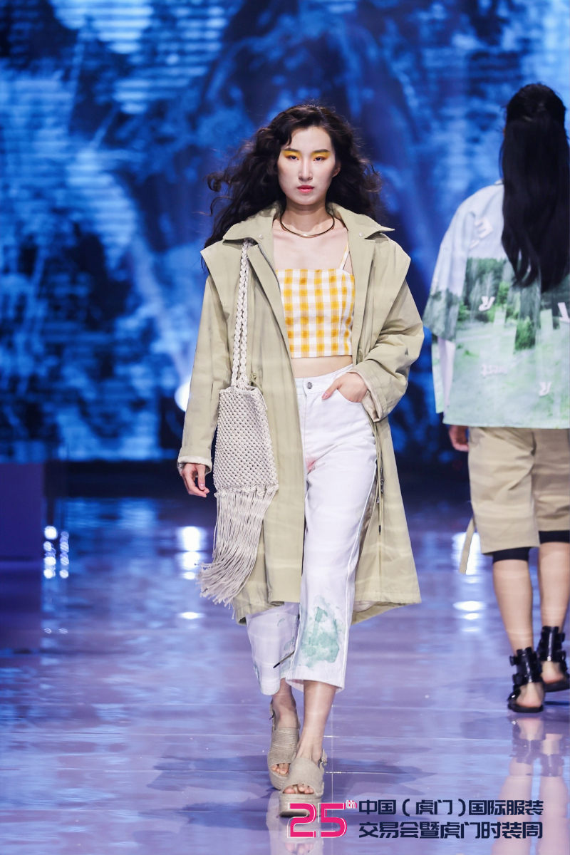 以纯2019夏季秀场,以纯女装2019发布会