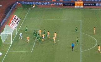 主裁判疑似点球不判，前国脚两次间接失误，北京国安3分变1分