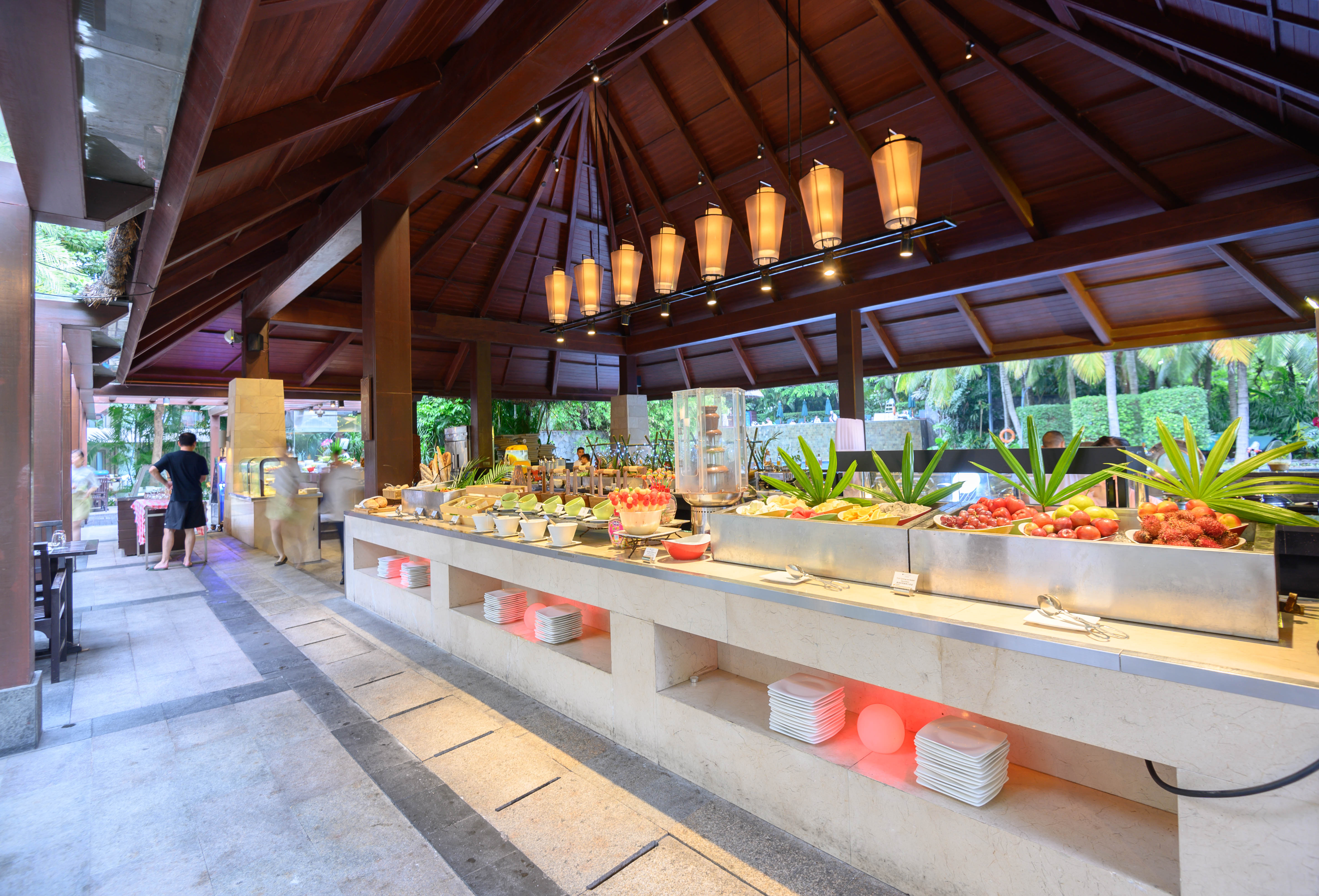 夏天的三亚海边有多热,三亚的夏天比广州和深圳都要凉快