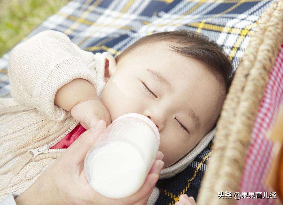 宝宝抗拒奶瓶的表现,宝宝抗拒奶瓶怎么办一天没吃了