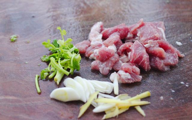 过节吃得太多太油怎么办,过节油腻的东西吃多了