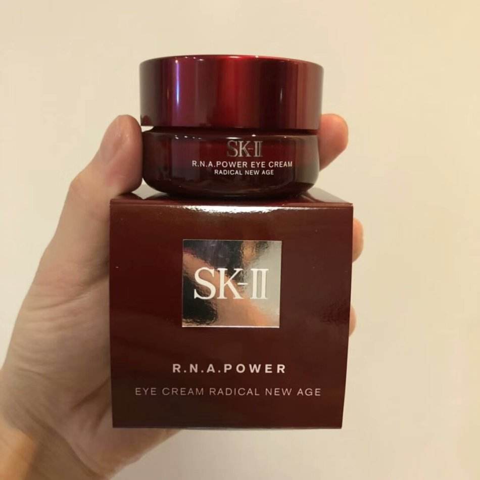 海蓝之谜雅诗兰黛兰蔻眼霜怎么选,雅诗兰黛跟兰蔻眼霜哪个淡黑眼圈