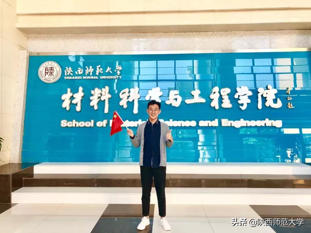 我与国旗共舞,我与国旗并肩